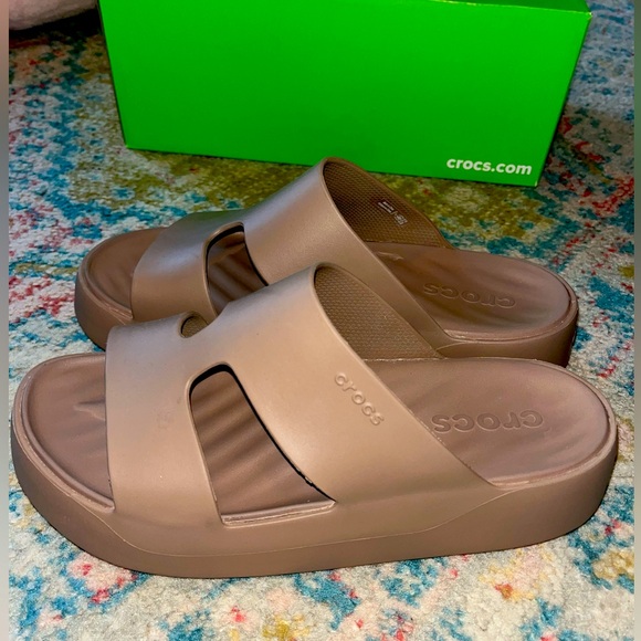 CROCS Brown Slide Sandals - Picture 1 of 5